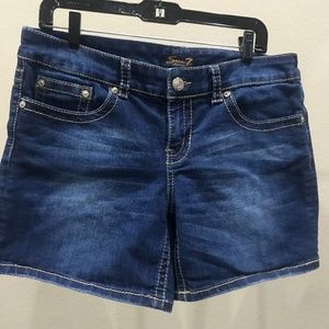 Seven 7 women blue jean short in size 12